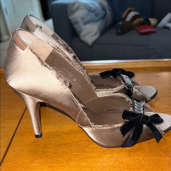 Pedro Garcia Crystal Satin Black and Tan Peep-Toe Heels w/Velvet Bows - Sz. 39.5 - Picture 3 of 9